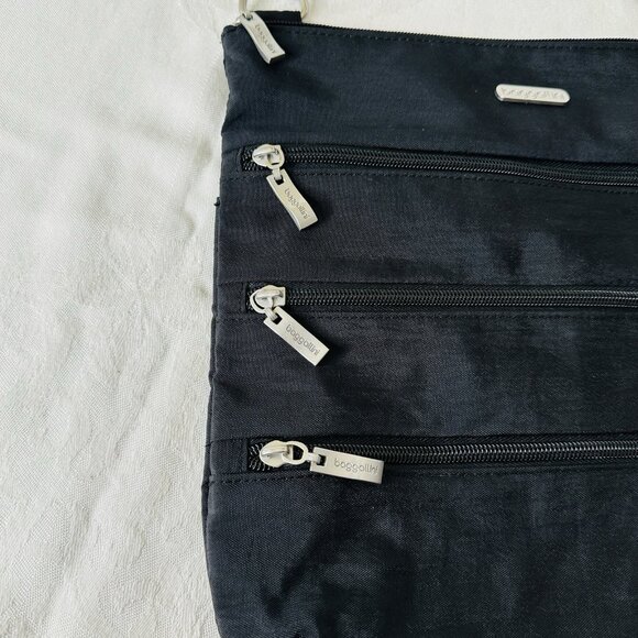 Baggallini Big Zip Crossbody Purse Lots of Pockets Nylon Wide Strap Lined 11” - Picture 3 of 14